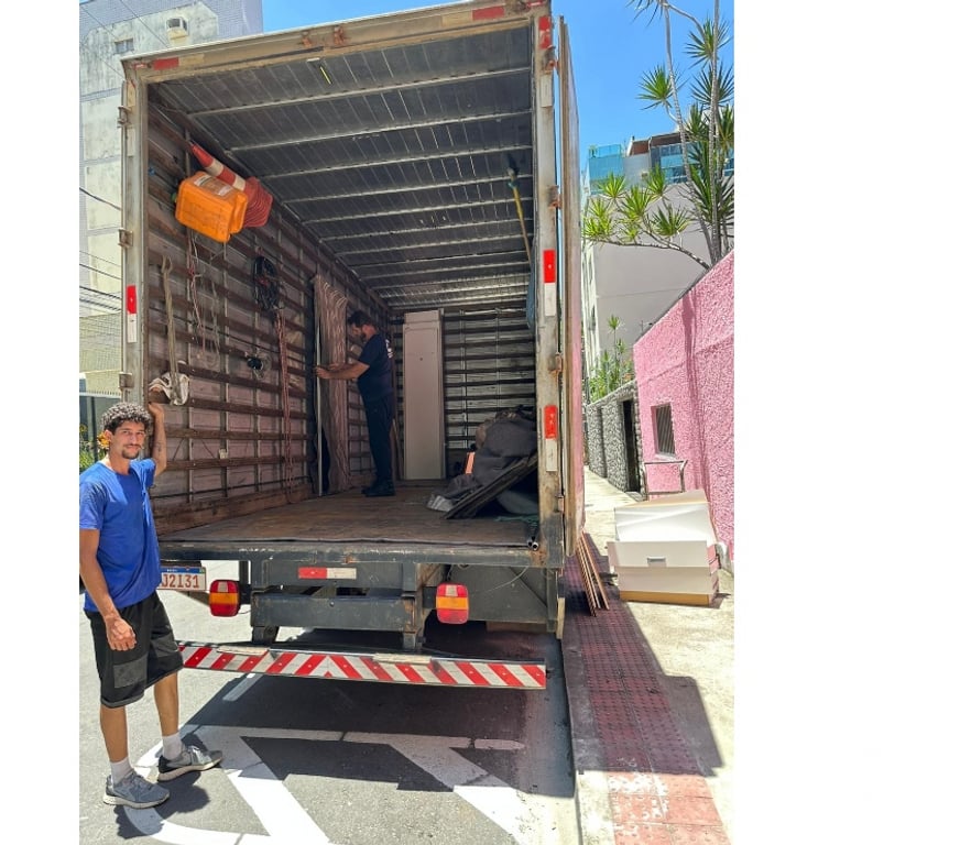 Mudanças - Frete Vitoria ES Camburi - Fotos para mudança caminhão baú de 6 m indo para São Paulo.