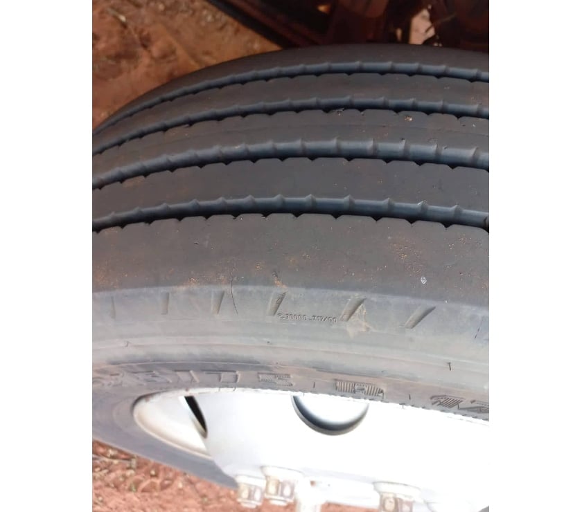  Ônibus Usados Curitiba PR Cidade Industrial de Curitiba - images_alt_text Micro Onibus Volare W-8 Executivo ano 2014 cód.9965