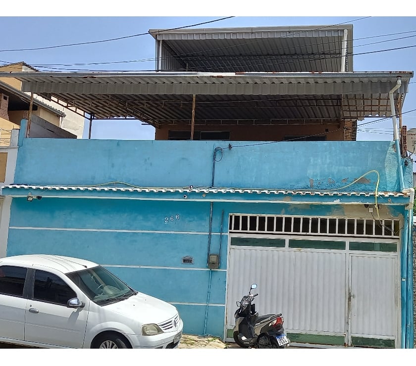 3 CASAS NO MESMO TERRENO