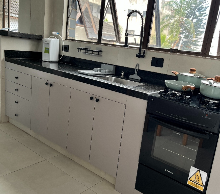 Apartamentos a venda Guaruja SP - images_alt_text Apartamento de 2 Qts com Suíte Móveis Planejados Reformado