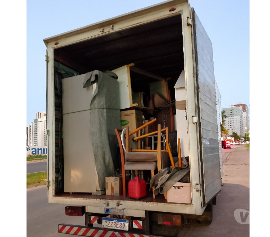 Mudanças - Frete Brasilia DF Aguas Claras - Fotos para Caminhão baú para mudanças com ajudante e montador