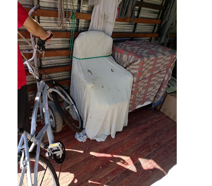 Mudanças - Frete Brasilia DF Aguas Claras - Fotos para Caminhão baú para mudanças com ajudante e montador