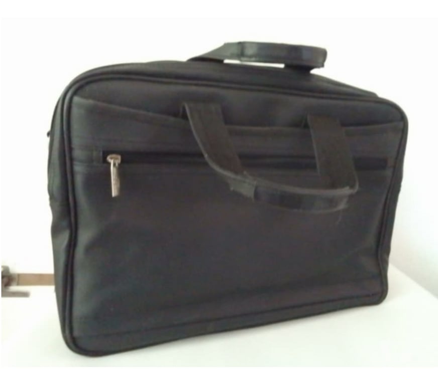 Roupas e Acessórios Belo Horizonte MG Nordeste - Fotos para Pasta Maleta para Notebook de Couro Conservada