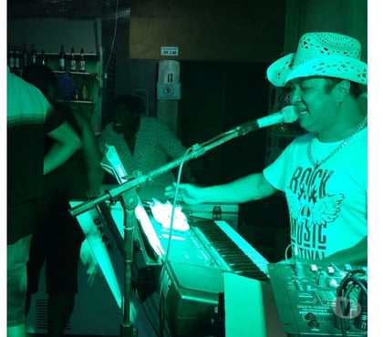 Artistas - Músicos - Fotos para Show c teclado e voz ao vivo