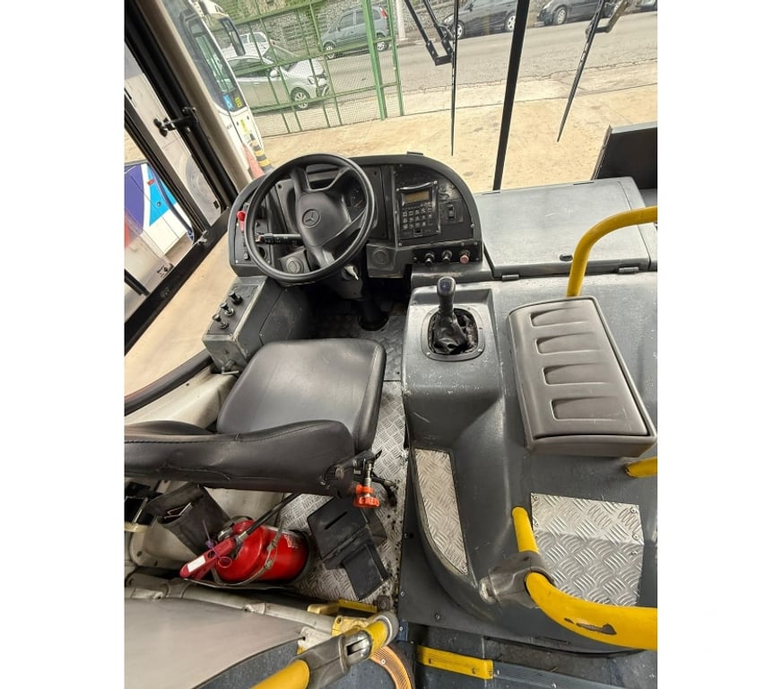  Ônibus Usados Curitiba PR Cidade Industrial de Curitiba - Fotos para Onibus Urbano Caio Ap.Vip ano 2013 M.Benz of.1721 cód.10021