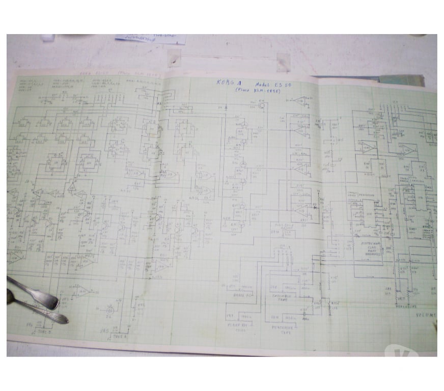 DVDs a Venda Porto Alegre RS Porto Alegre Sul - Fotos para Livros - Esquemário teclado Roland ES-50 (“A”).Cód.439