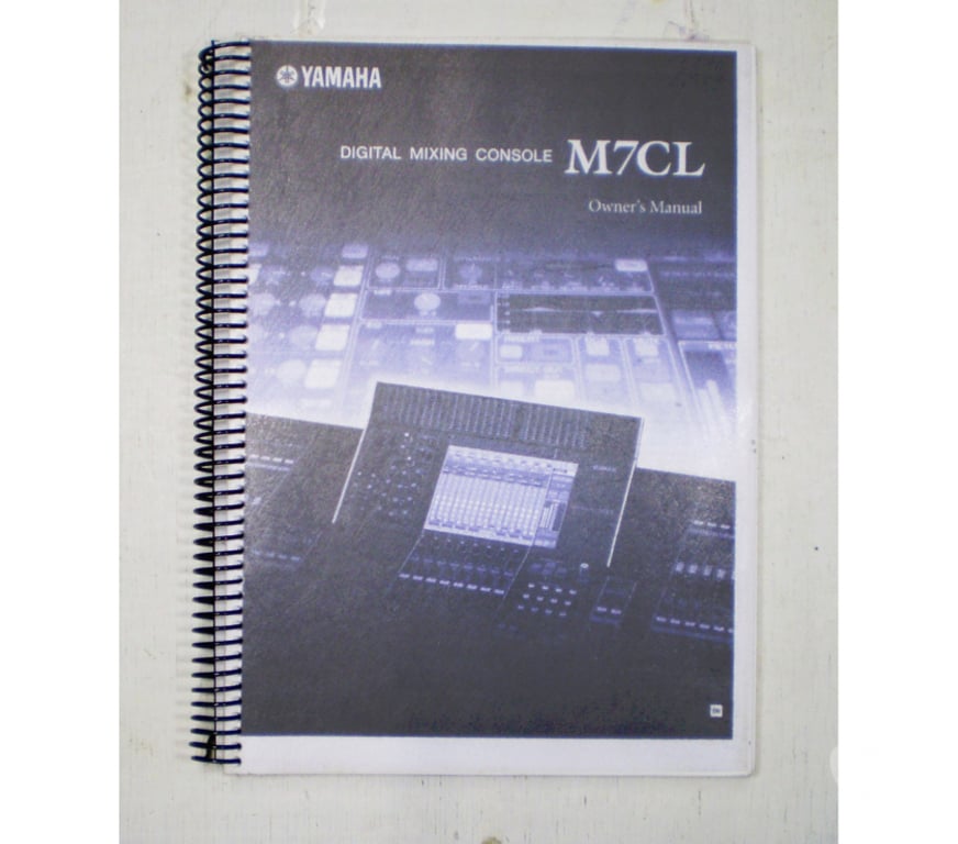 DVDs a Venda Porto Alegre RS Porto Alegre Sul - images_alt_text Dois manuais do usuário, mesa e teclado.- Cód. 448 -