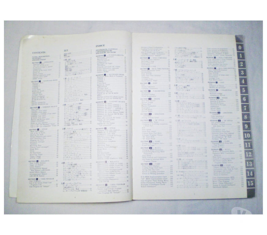 DVDs a Venda Porto Alegre RS Porto Alegre Sul - images_alt_text Dois manuais do usuário, mesa e teclado.- Cód. 448 -