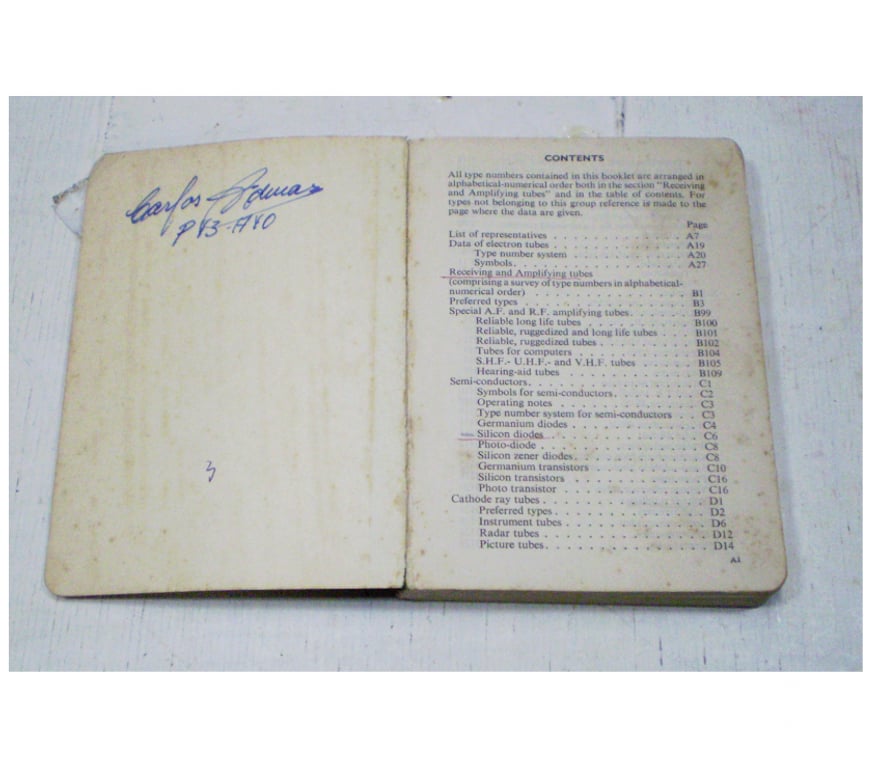 DVDs a Venda Porto Alegre RS Porto Alegre Sul - images_alt_text Dois livros de bolso antigos de eletrônica.-Cód.469-