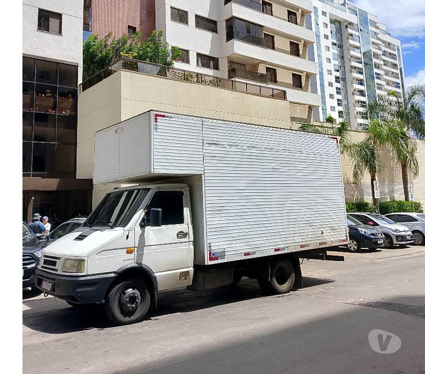 Mudanças - Frete Brasilia DF Aguas Claras - Fotos para Caminhão baú para mudanças com ajudante e montador