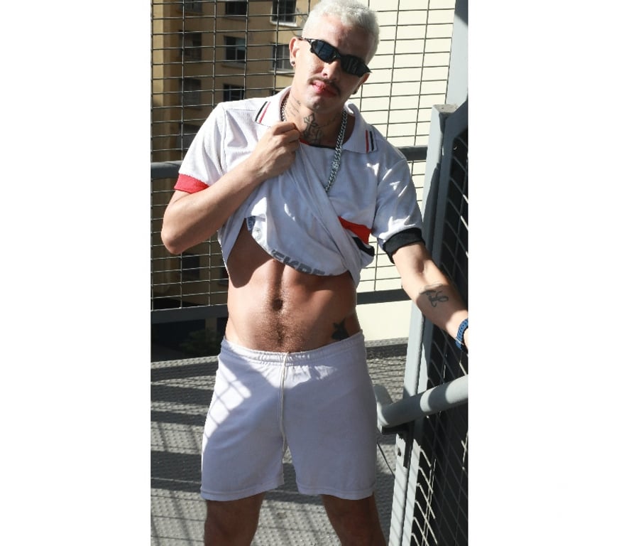 Acompanhantes masculinos Sao Paulo SP República - Fotos para PE DE MESA 23 CM