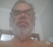 Jovem senhor procura um novo casamento