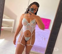 Camila Mulata – A presença que hipnotiza!