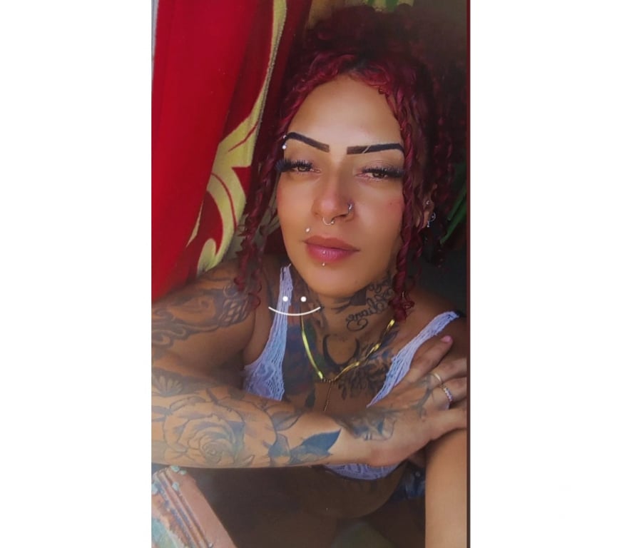 Garotas de programa Tamandare PE - Fotos para Branquinha tatuada com os cabelos vermelhos
