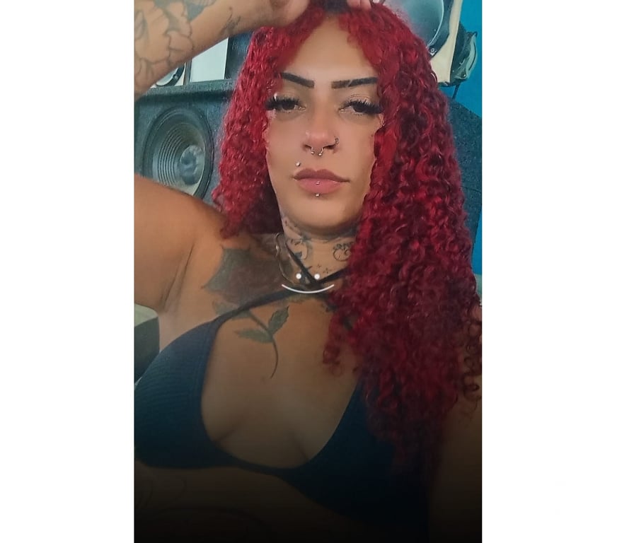 Garotas de programa Tamandare PE - Fotos para Branquinha tatuada com os cabelos vermelhos