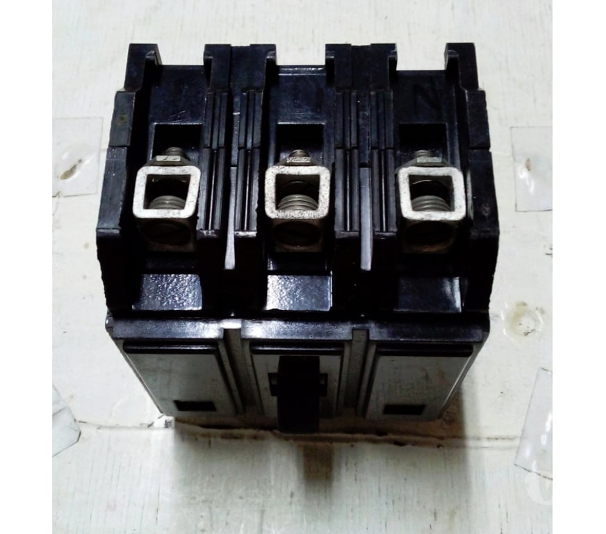 Equipamentos Porto Alegre RS Porto Alegre Sul - Fotos para Disjuntor trifásico 3 x 100A. - Cód. 494 -