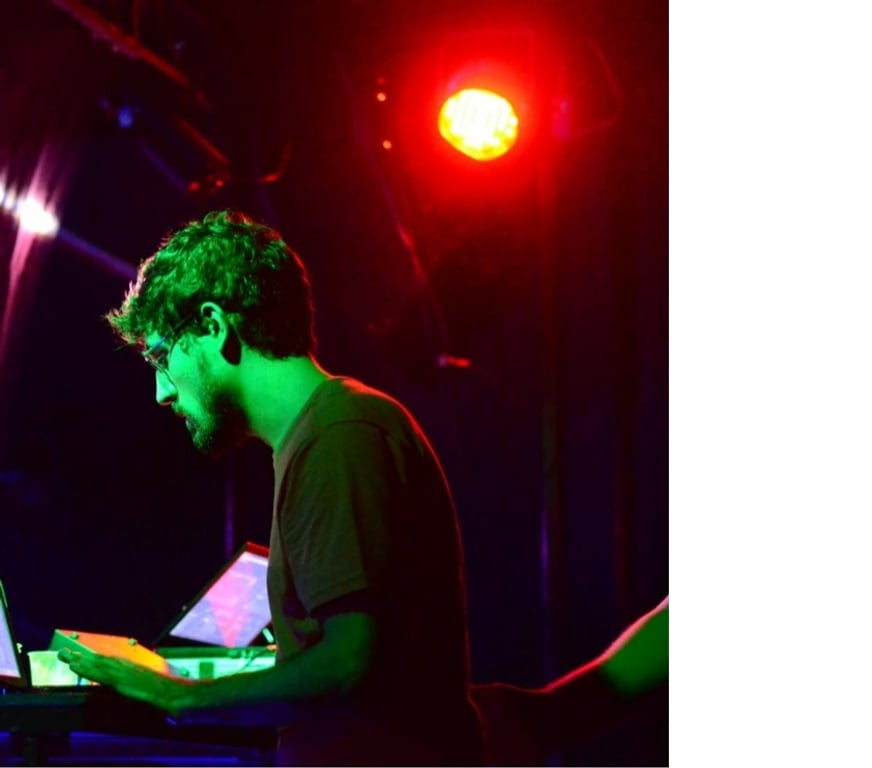 Aulas Música - Teatro-Dança Sao Paulo SP Outros Bairros Sao Paulo SP - Fotos para Curso de DJ (Discotecagem)