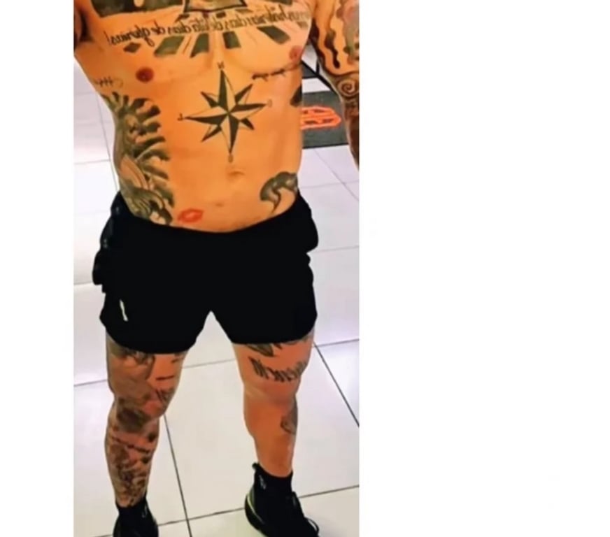 Acompanhantes masculinos Sao Vicente SP - Fotos para Massagistatatuado bad boy