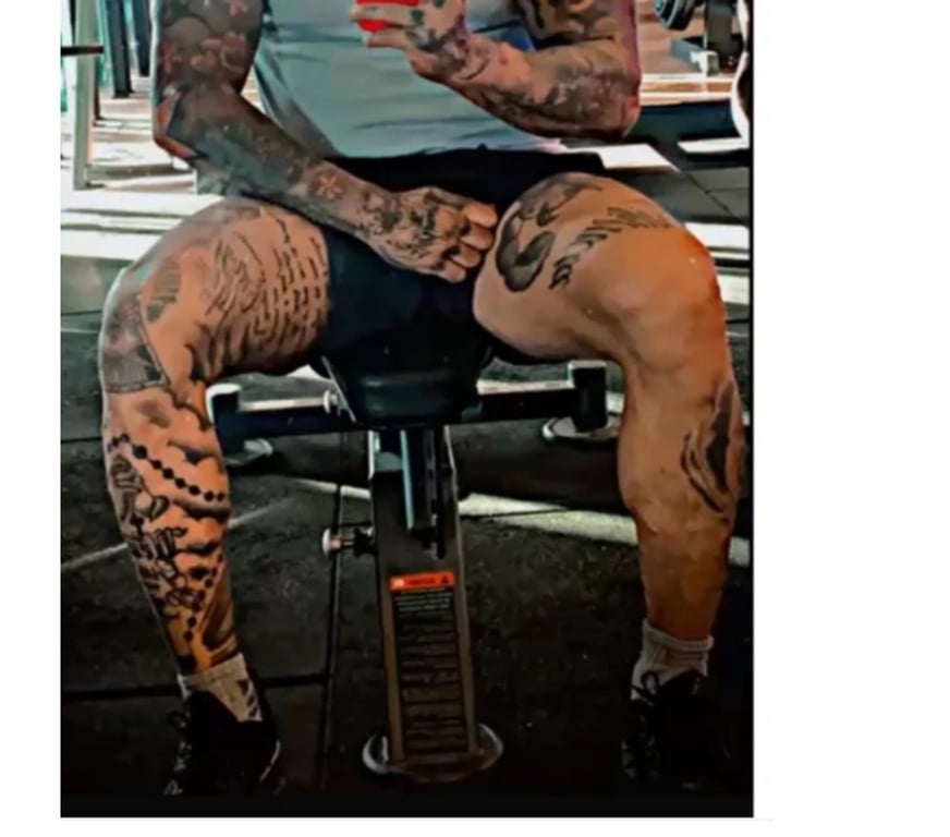 Acompanhantes masculinos Sao Vicente SP - Fotos para Massagistatatuado bad boy