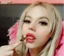 Versátil pra quem gosta , e mulher pra quem desejar chama