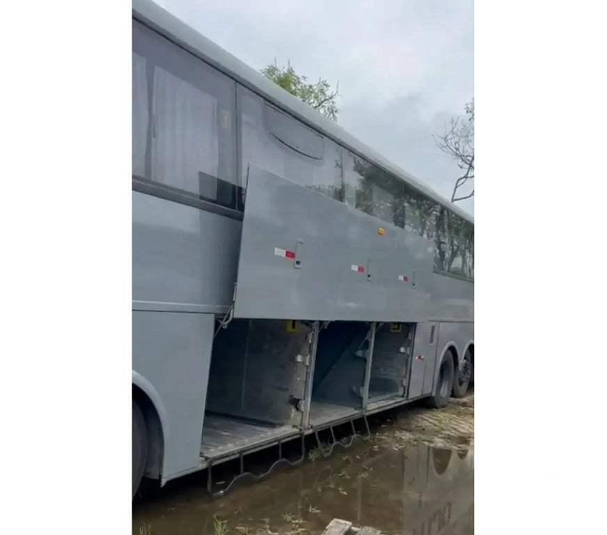  Ônibus Usados Curitiba PR Matriz - Fotos para SCANIA – BUSSCAR – 2005 – RF. 7180