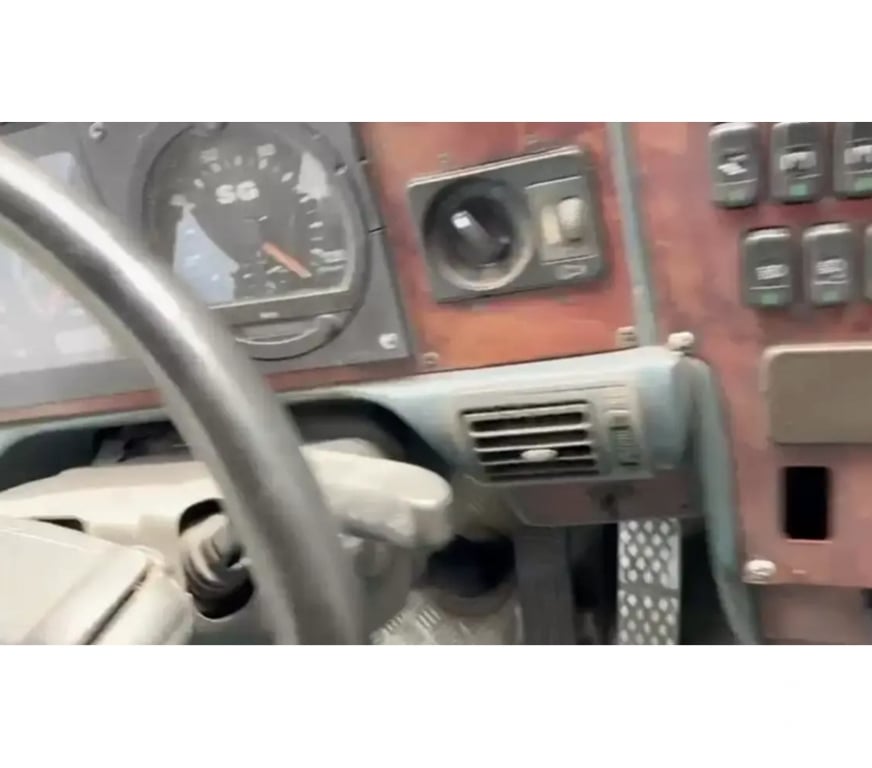  Ônibus Usados Curitiba PR Matriz - Fotos para SCANIA – BUSSCAR – 2005 – RF. 7180