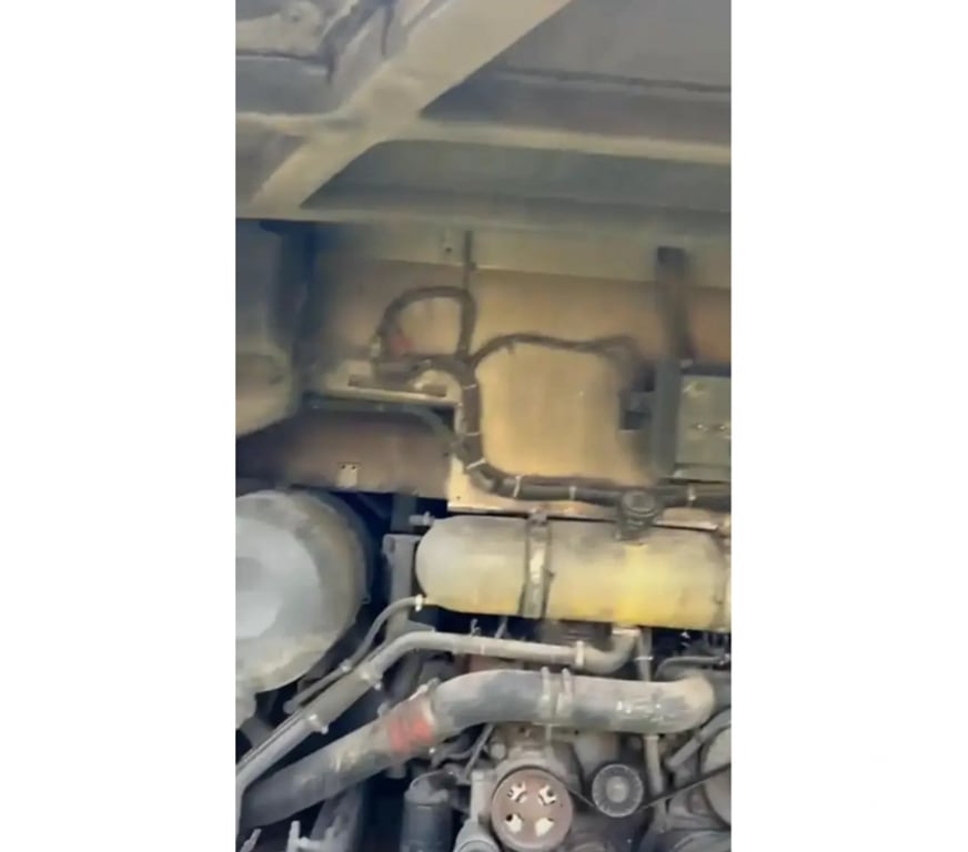  Ônibus Usados Curitiba PR Matriz - Fotos para SCANIA – BUSSCAR – 2005 – RF. 7180