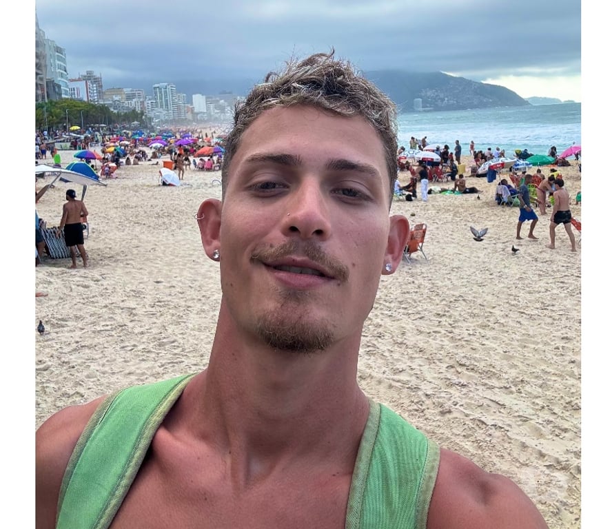 Acompanhantes masculinos Rio de Janeiro RJ Copacabana - Fotos para Carioca dotado 21cm COM LOCAL