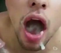 Mamo seu pau e bebo seu esperma no sigilo