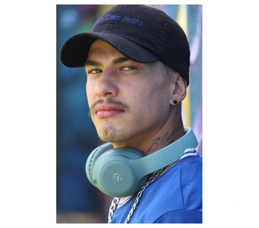 Acompanhantes masculinos Curitiba PR Matriz - Fotos para PE DE MESA 23 CM