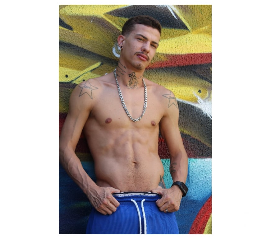 Acompanhantes masculinos Curitiba PR Matriz - Fotos para PE DE MESA 23 CM