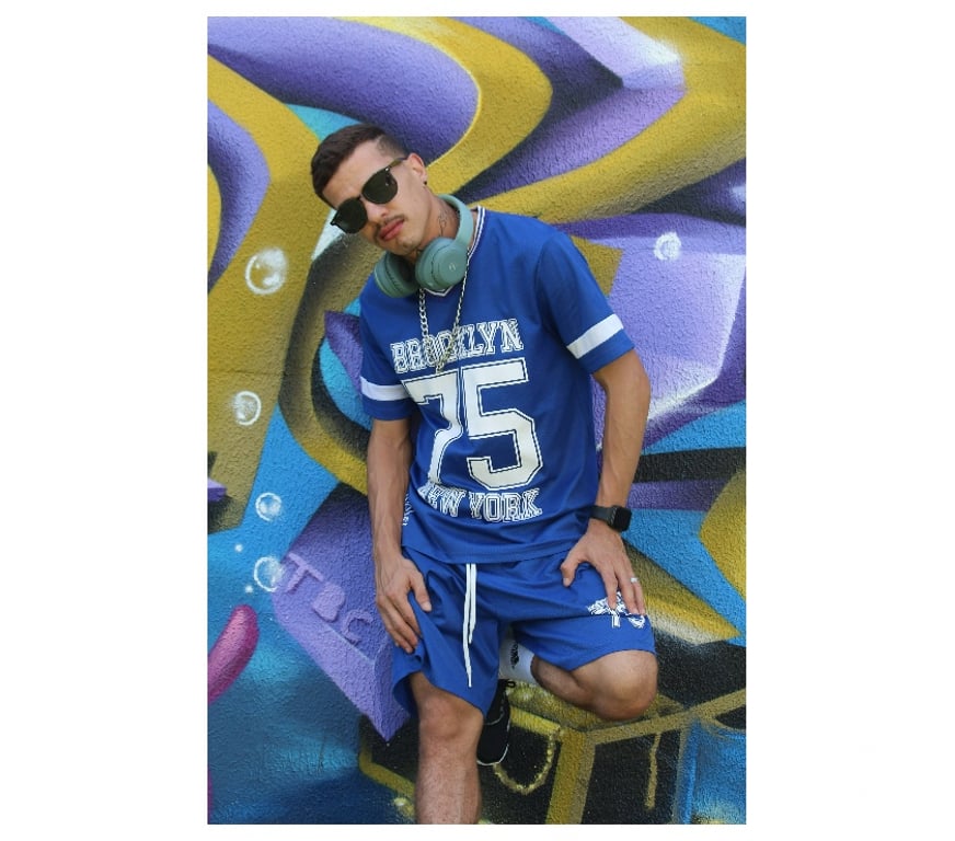 Acompanhantes masculinos Curitiba PR Matriz - Fotos para PE DE MESA 23 CM