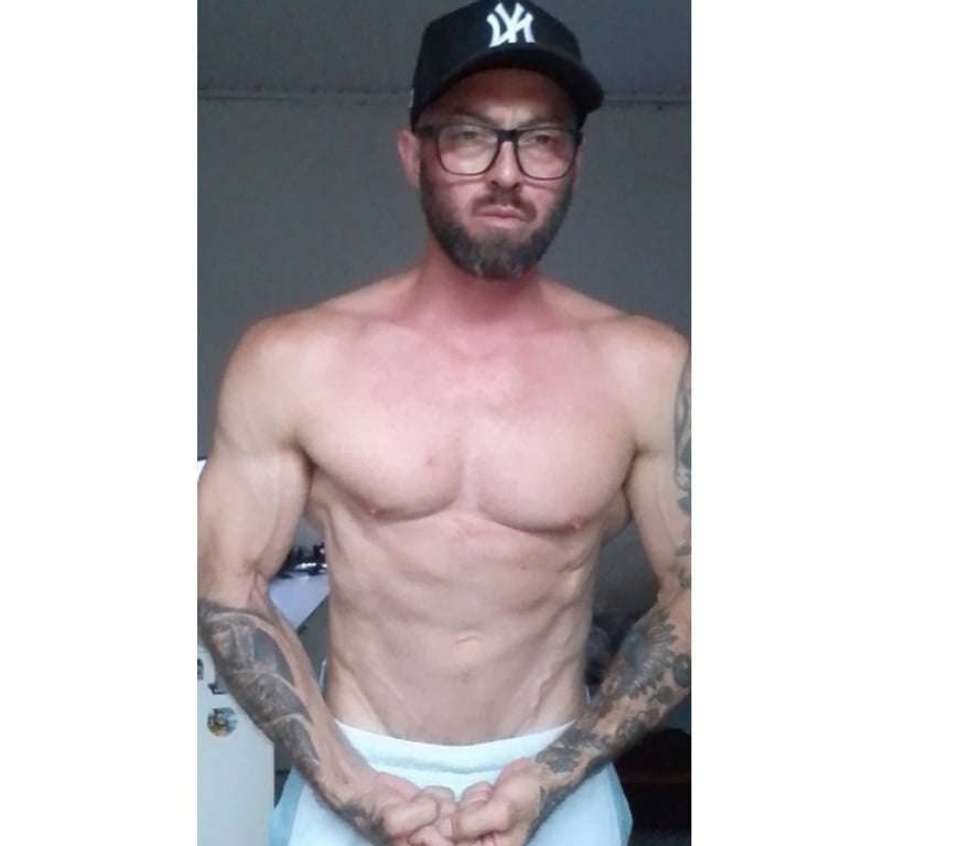 Acompanhantes masculinos Curitiba PR Fazendinha-Portão - Fotos para EDU MACHO PAUZUDO DISPONÍVEL 🍆🔥🍆🔥