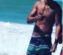 Moreno dotado viciado em sexo