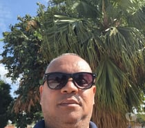 Amo ser mamado tenho um bom pau grosso cabeçudo