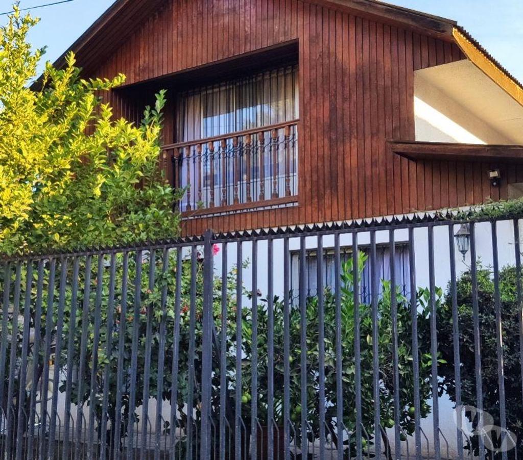 Bienes Raices Santiago Quilicura - Fotos de Solida 2 pisos a una cuadra de Plaza de Armas