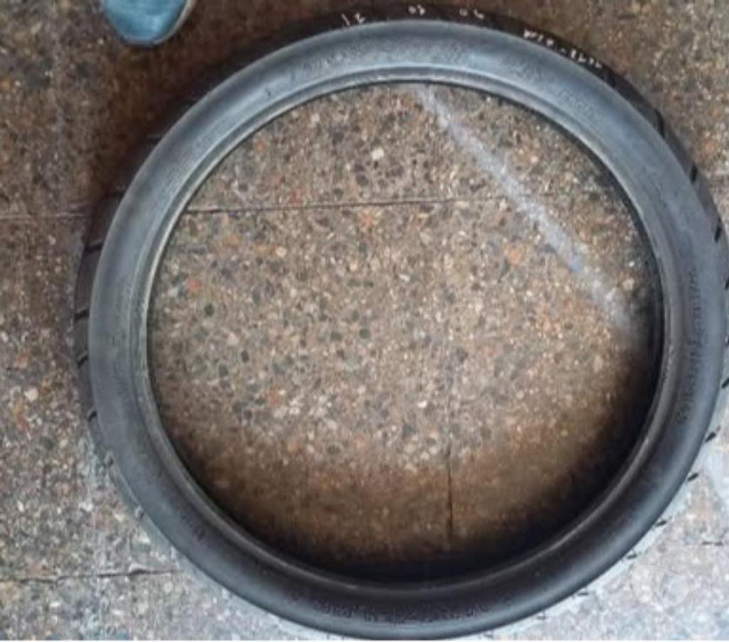 Repuestos para Motocicletas Santiago Santiago - Fotos de 1 neumático Metzeler para motocicleta es 90-90-21