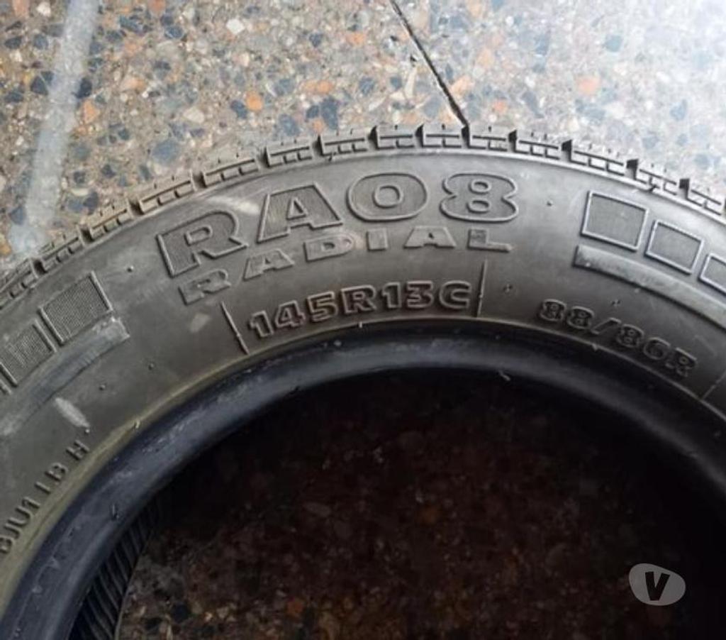 Repuestos para Casas Rodantes Santiago Santiago - Fotos de 2 neumáticos Hankook y kumho mismos dibujo 145-R13