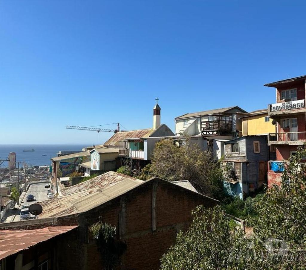 Bienes Raices Valparaíso Valparaíso - Fotos de VENDO CASA PARA RECONSTRUIR CERRO MARIPOSA VALPARAISO