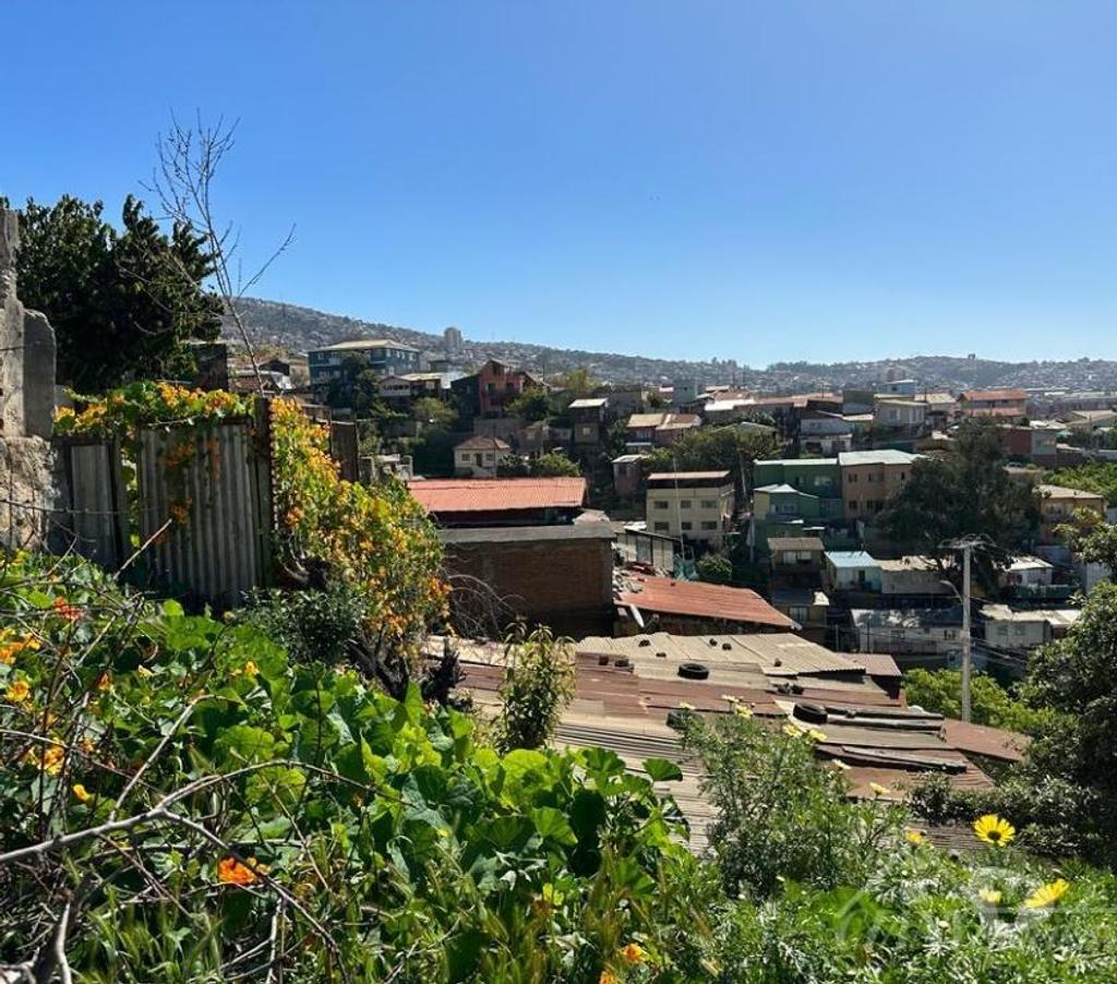 Bienes Raices Valparaíso Valparaíso - Fotos de VENDO CASA PARA RECONSTRUIR CERRO MARIPOSA VALPARAISO