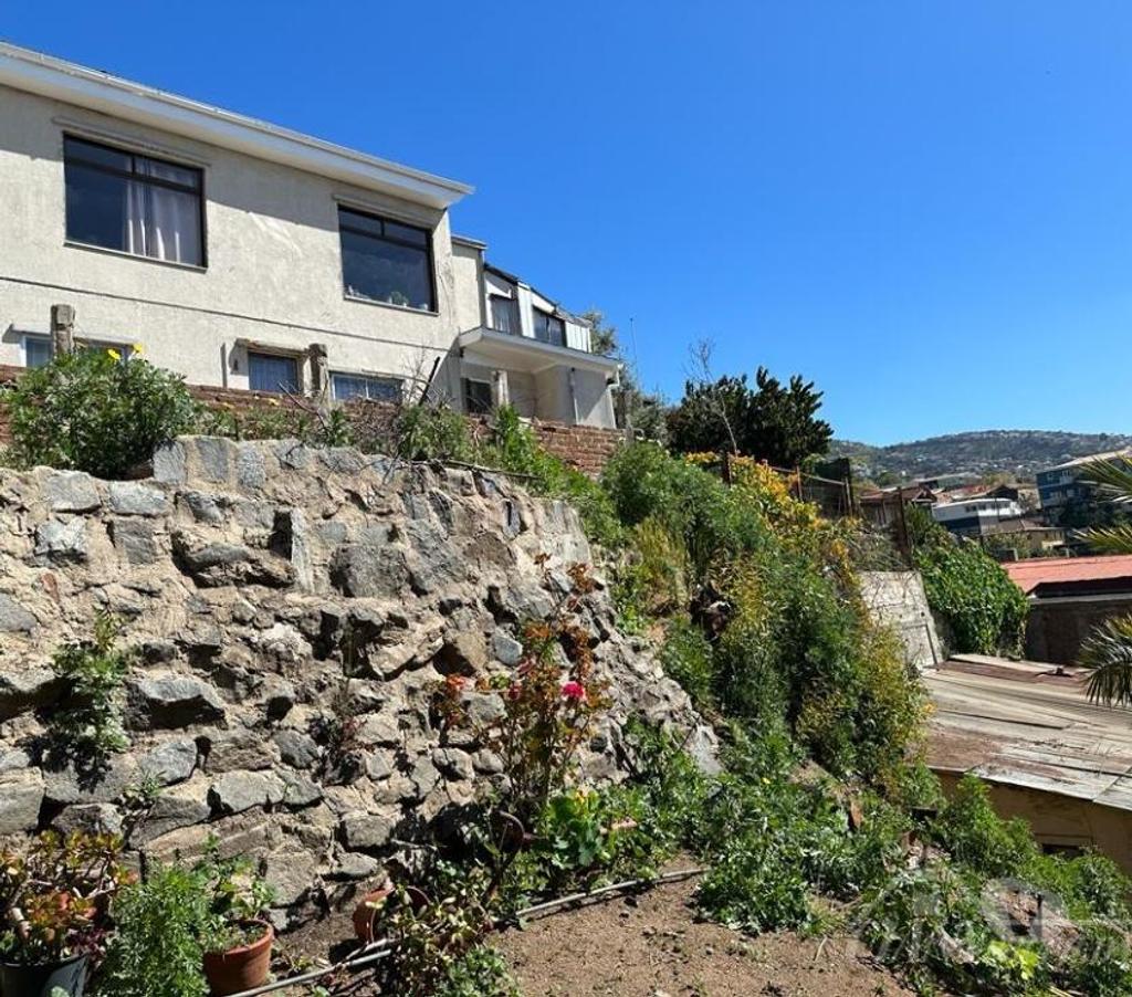 Bienes Raices Valparaíso Valparaíso - Fotos de VENDO CASA PARA RECONSTRUIR CERRO MARIPOSA VALPARAISO