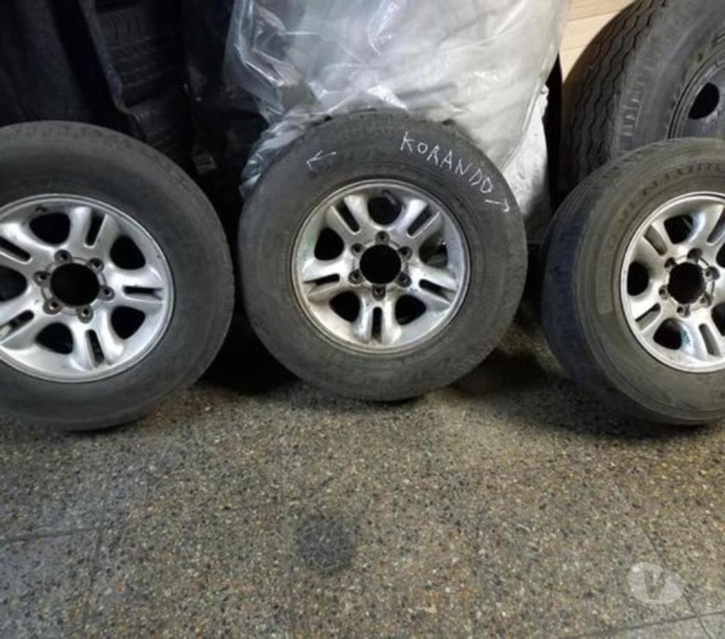 Accesorios para Autos Santiago Santiago - Fotos de 4 llantas de magnesio con neumáticos impecables 235-70-16