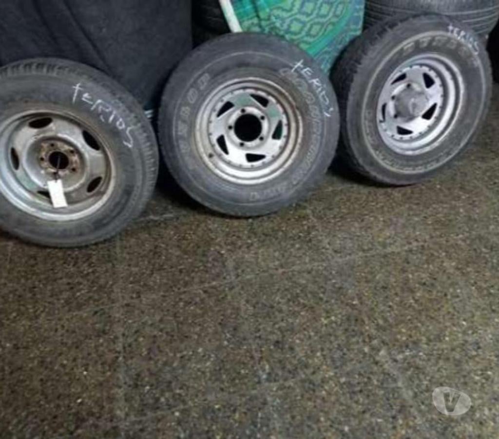 Accesorios para Autos Santiago Santiago - Fotos de 4 llantas daihatsu Terios con neumáticos llegar e instalar.