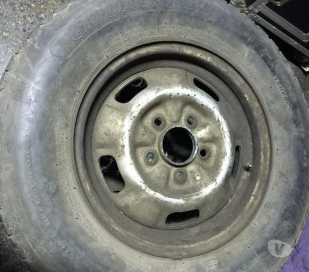 Accesorios para Autos Santiago Santiago - Fotos de 9 llantas con neumáticos de diferentes tipos y medidas.