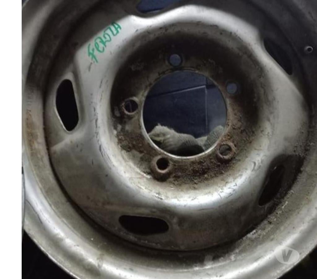 Accesorios para Autos Santiago Santiago - Fotos de 1 llanta Daihatsu feroza original e impecable.