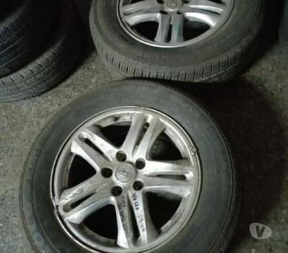 Accesorios para Autos Santiago Santiago - Fotos de 2 llantas originales y neumáticos impecables Hyundai sonata