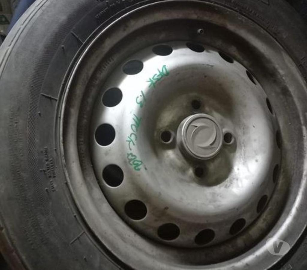 Accesorios para Autos Santiago Santiago - Fotos de Varios neumáticos con llantas para DFSK son originales.