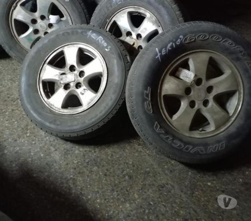 Accesorios para Autos Santiago Santiago - Fotos de 4 llantas magnesio con neumáticos impecables para Daihatsu