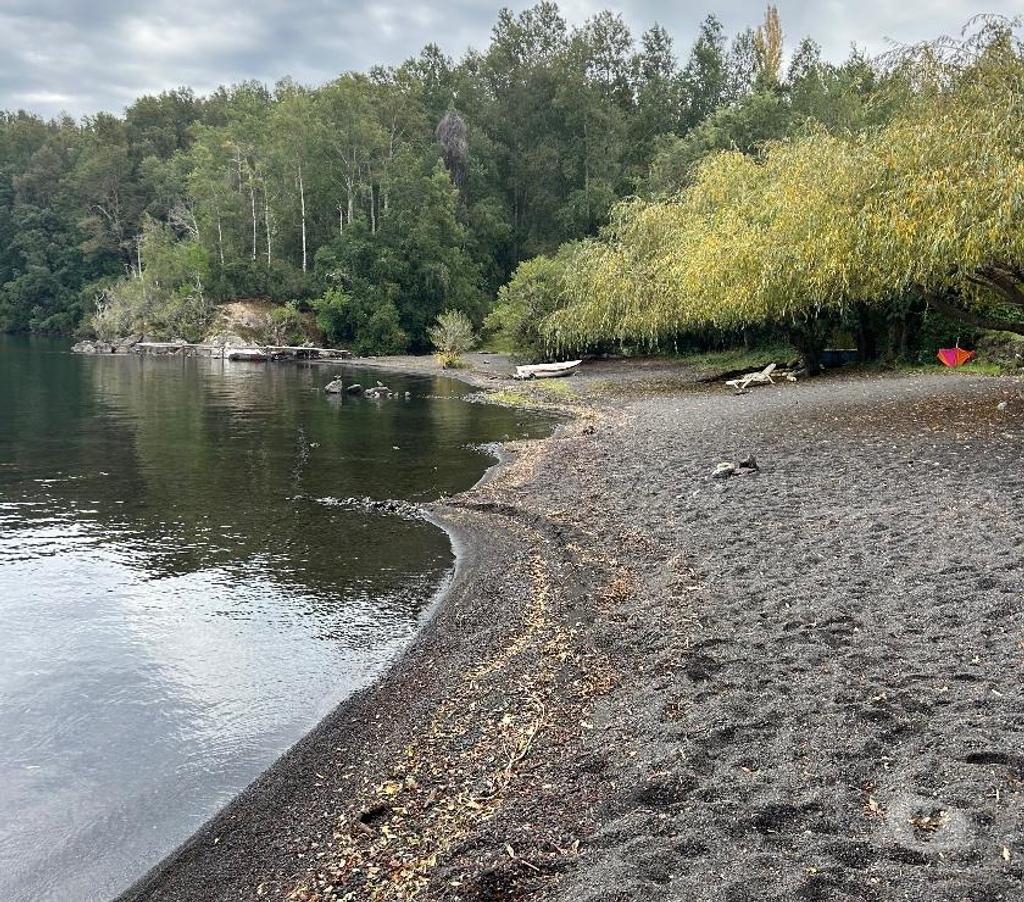 Bienes Raices Cautín Villarrica - Fotos de Vendo casa en Lican Ray a 200 Mts de playa privada