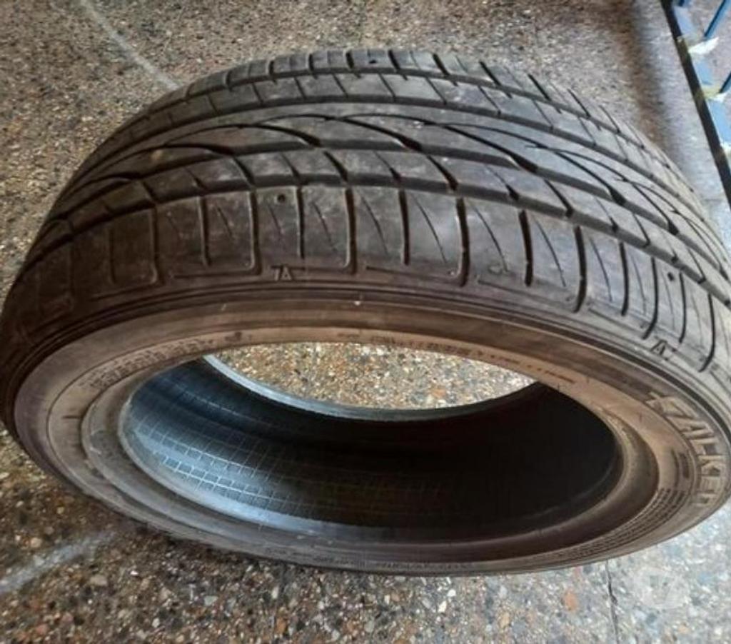 Accesorios para Autos Santiago Santiago - Fotos de 1 neumático Bridgestone 245-60-R-18 Impecable.